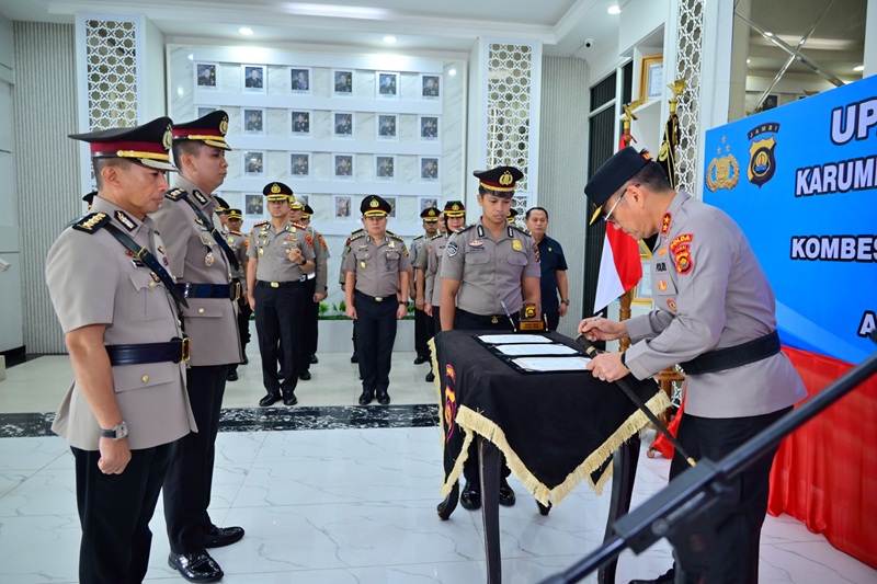 Kapolda Jambi Pimpin Sertijab Karumkit Bhayangkara, AKBP Daniel H Simbolon Gantikan Kombes Syahrul Gani