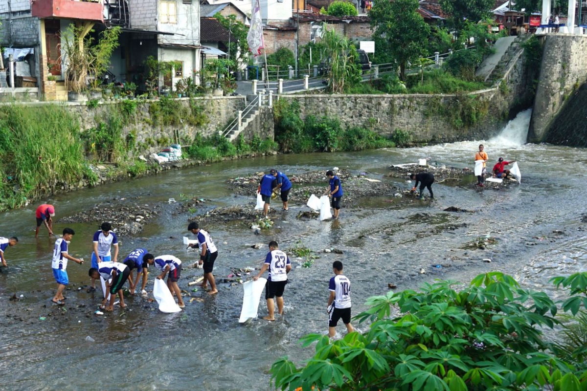 Pemkot Yogyakarta Pakai Kerja Bakti Sungai Code untuk Ubah Kebiasaan Buang Sampah Warga
