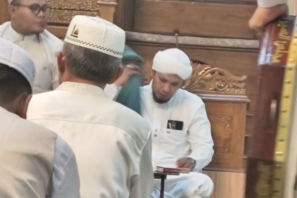 Ustadz Walad Hadrawi Ingatkan Ridha Orang Tua Kunci Kebahagiaan Anak di Tausyiah Masjid Al Falah Banjarmasin