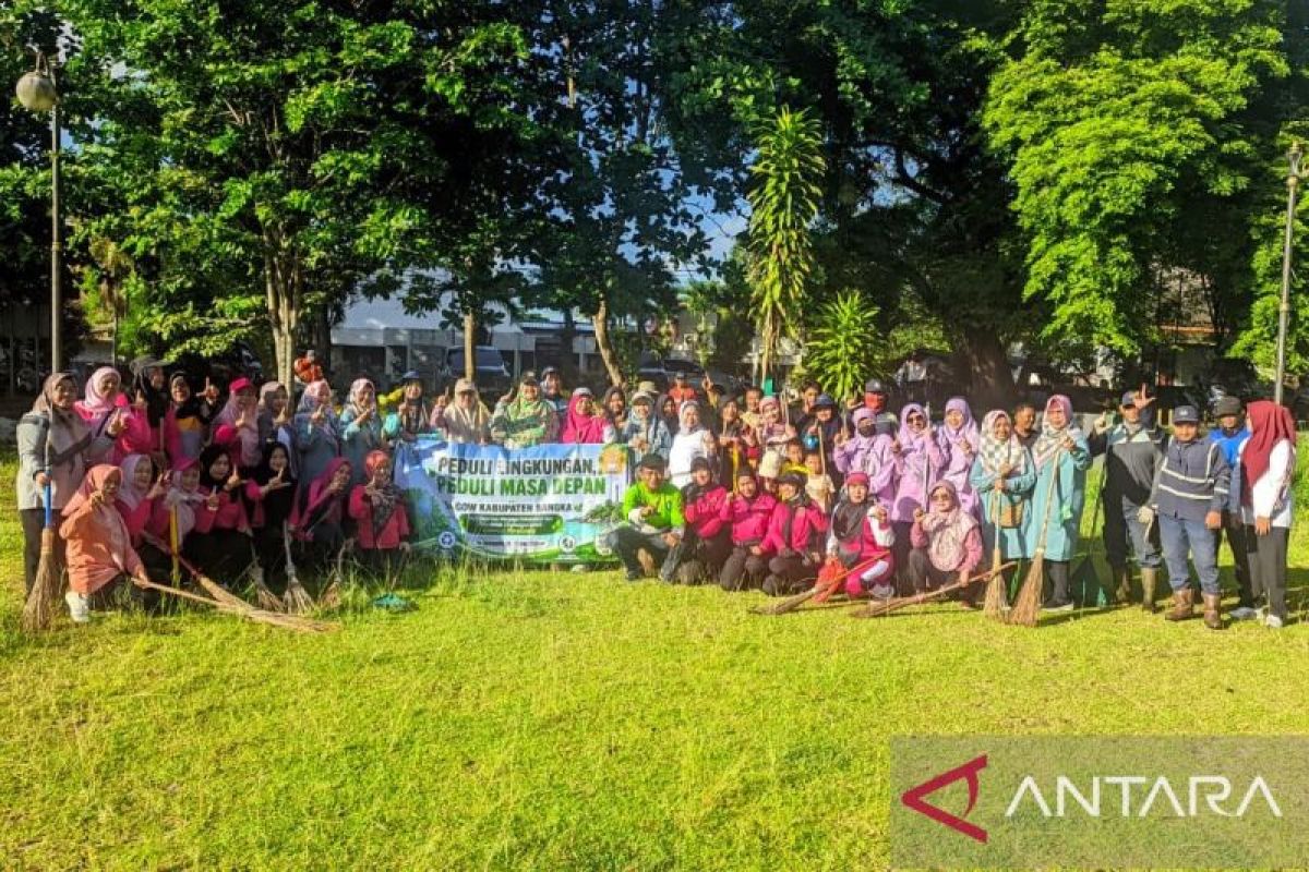 DLH Bangka Gandeng GOW Gelar Gotong Royong Bersihkan Lingkungan secara Rutin, Targetkan Kesadaran Masyarakat