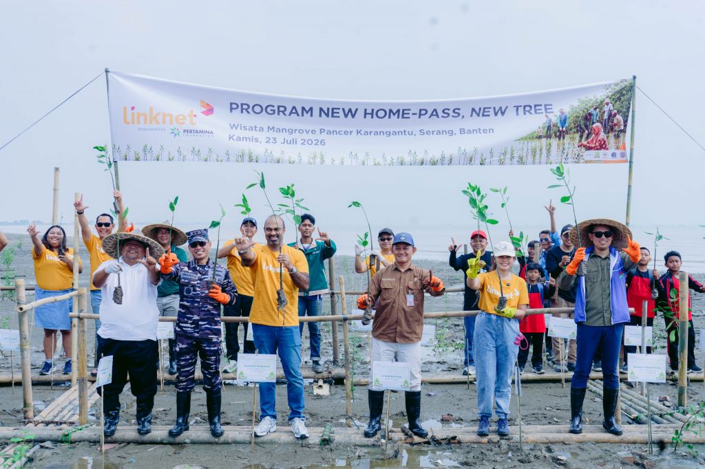 Linknet Tanam 5.000 Bibit Mangrove di Pesisir Kota Serang, Warga dan Pelajar Diajak Jaga Garis Pantai dari Abrasi