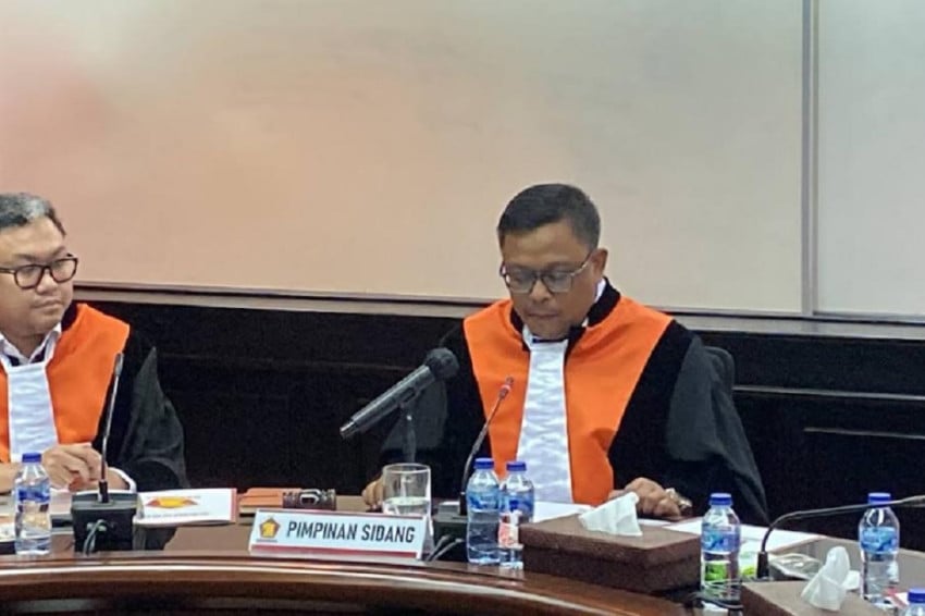 Ketua DPRD Kepri Iman Sutiawan Kena Teguran Tertulis Gerindra Gara-gara Naik Moge Tanpa Helm dan SIM