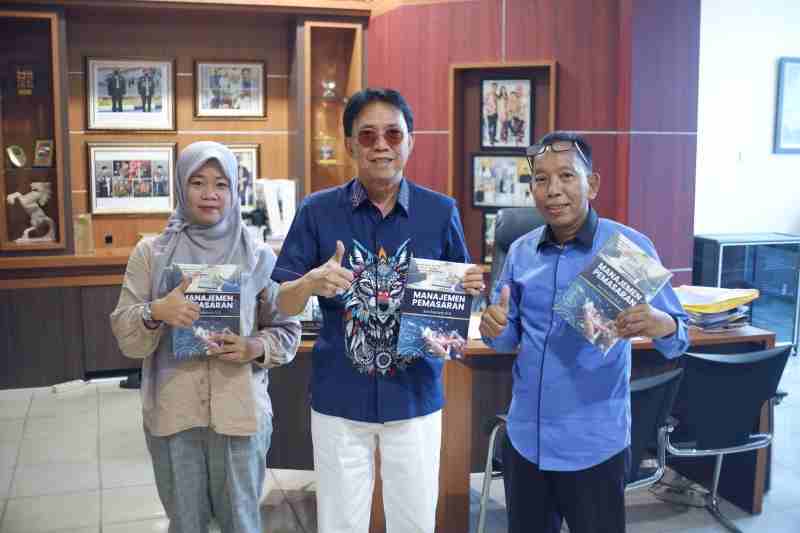 Tiga Dosen IIB Darmajaya Bandar Lampung Terbitkan Buku Manajemen Pemasaran Era Society 5.0, Bahas Kolaborasi AI dan Manusia