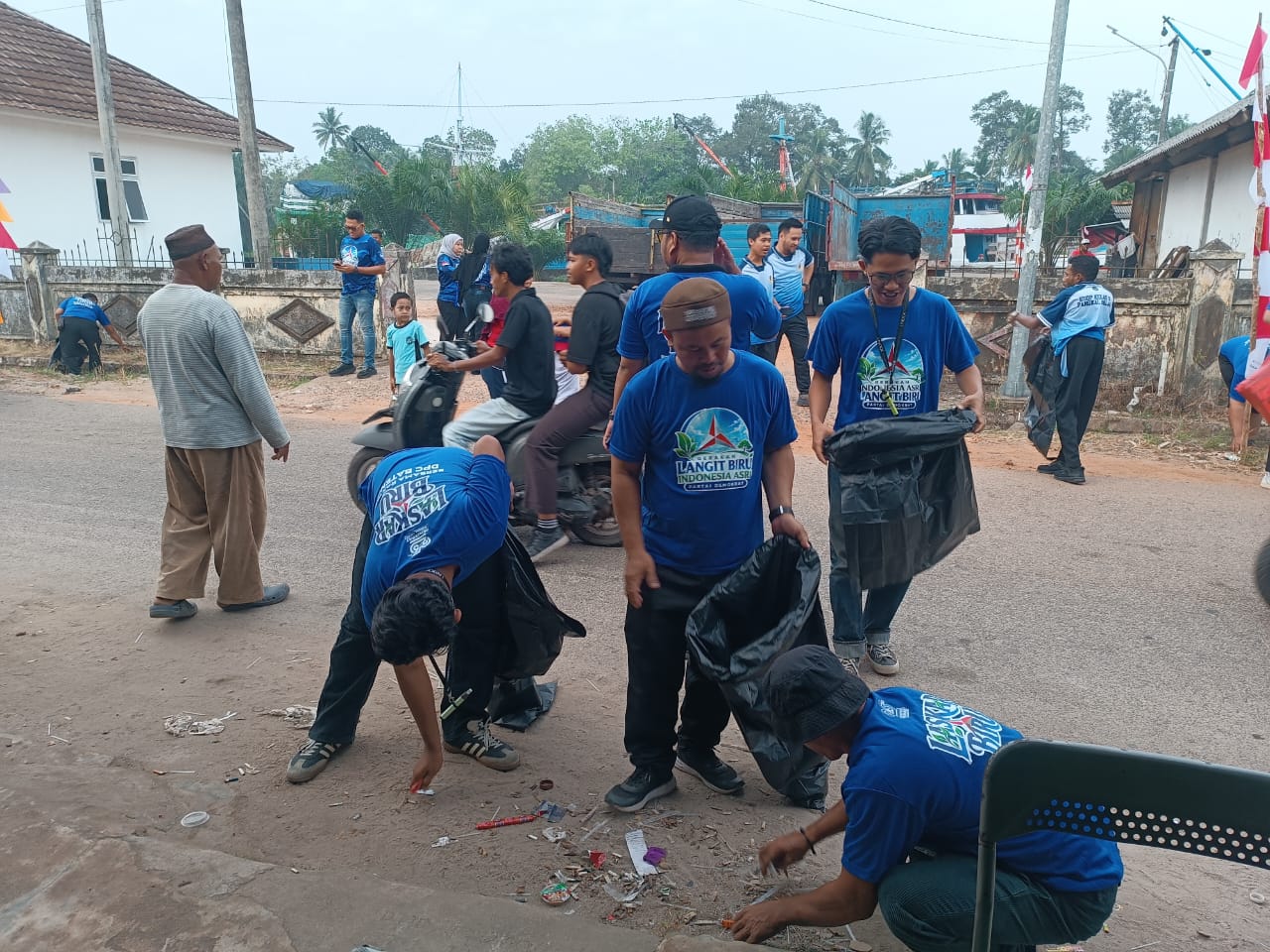 Demokrat Gelar Gerakan Langit Biru di Bangka Tengah, Warga Sungai Selan Dapat Pemeriksaan Kesehatan Gratis hingga Umrah