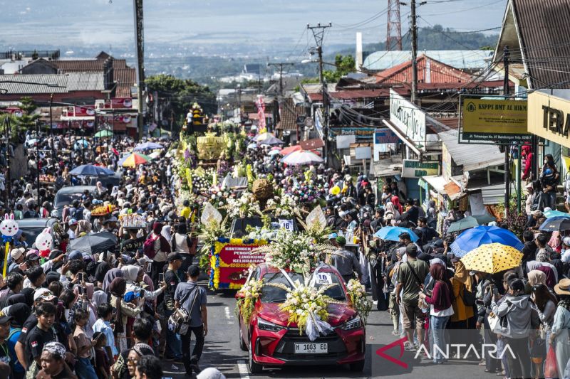 Ratusan Petani dan Pedagang Bunga Meriahkan Karnaval Festival Bunga Bandungan di Kabupaten Semarang, Targetkan Daya Saing Wisata
