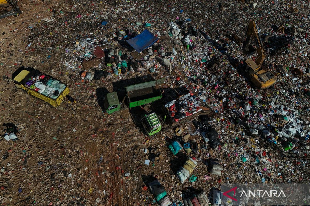 Wali Kota Makassar Munafri Arifuddin Terapkan Wajib Dua Ember di Setiap Rumah Tangga untuk Atasi Sampah dari Hulu
