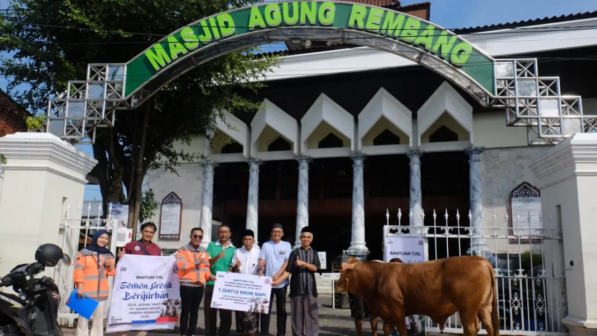 Semen Gresik Salurkan 12 Sapi dan 4 Kambing Kurban ke 16 Titik di Rembang dan Blora, Pondok Pesantren hingga PWI Jadi Penerima
