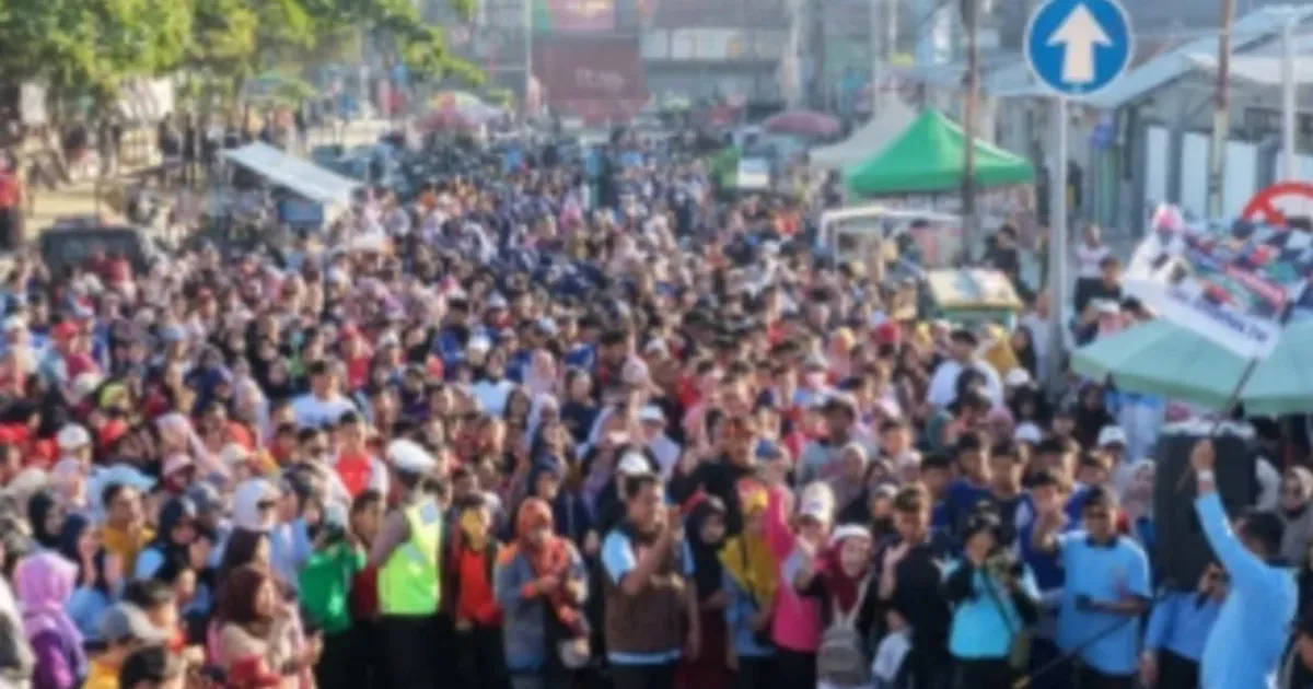 Ribuan Warga Brebes Padati Alun-Alun, Jalan Sehat hingga Pasar Murah Warnai Puncak Harkop ke-79