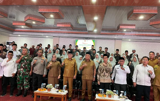 Wali Kota Ambon Bodewin Wattimena Lepas 42 Peserta MTQ ke Islamic Center, Ingatkan Jaga Kebugaran