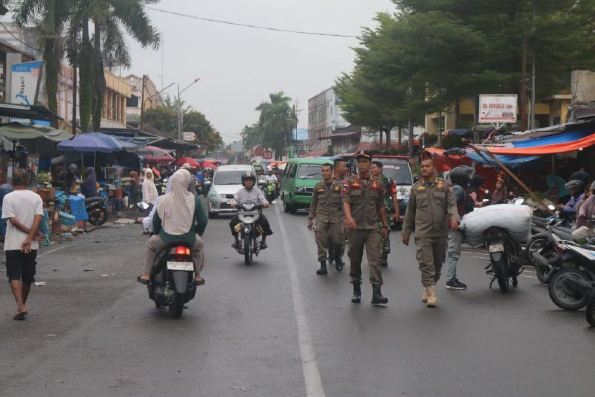 Pemkot Pariaman Siagakan 12 Personel Satpol-PP Tiap Hari Awasi Pasar Rakyat Usai Tiga Kali Penertiban