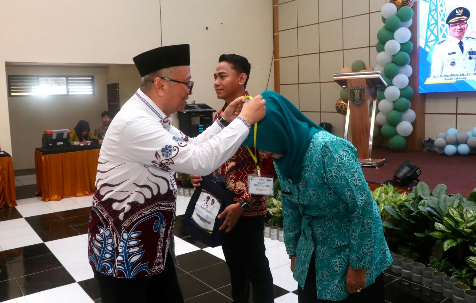Bimtek Puspaga di Tabalong Libatkan 100 Peserta dari PKK hingga Posyandu, Bupati Tekankan Pentingnya Jejaring Rujukan