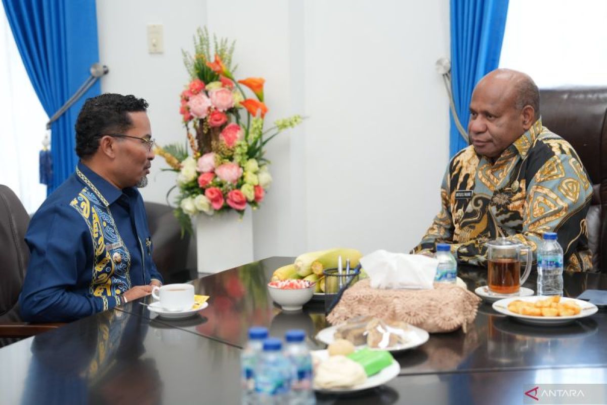 Gubernur Papua Serahkan 500 Ukulele untuk Festival Budaya Biak Melanesia 17–21 Oktober 2026
