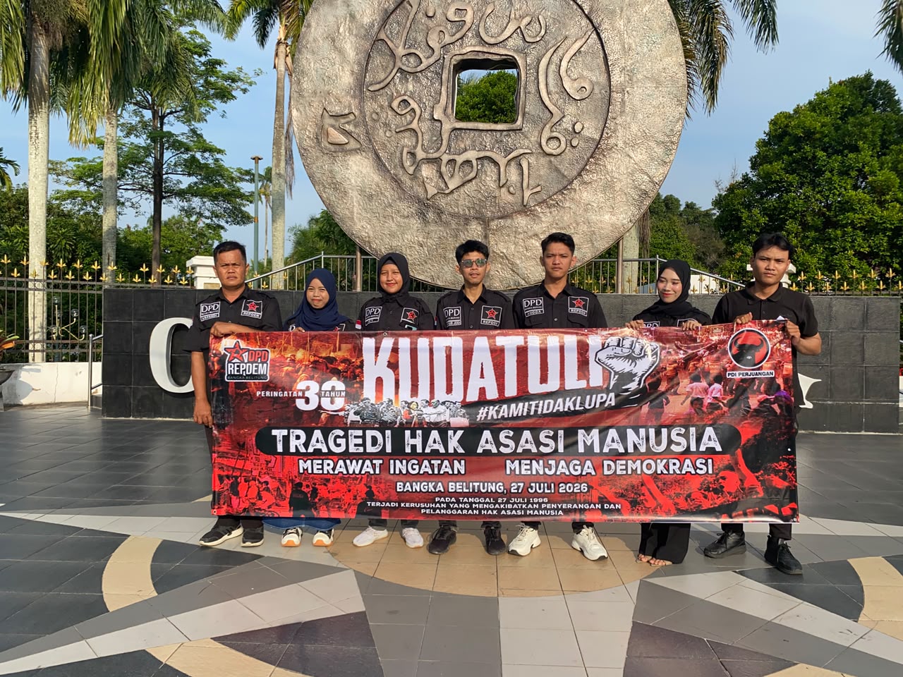 Peringati 30 Tahun Tragedi Kudatuli, DPD Repdem Bangka Belitung Gelar Teatrikal Kolosal di Alun-Alun Pangkalpinang