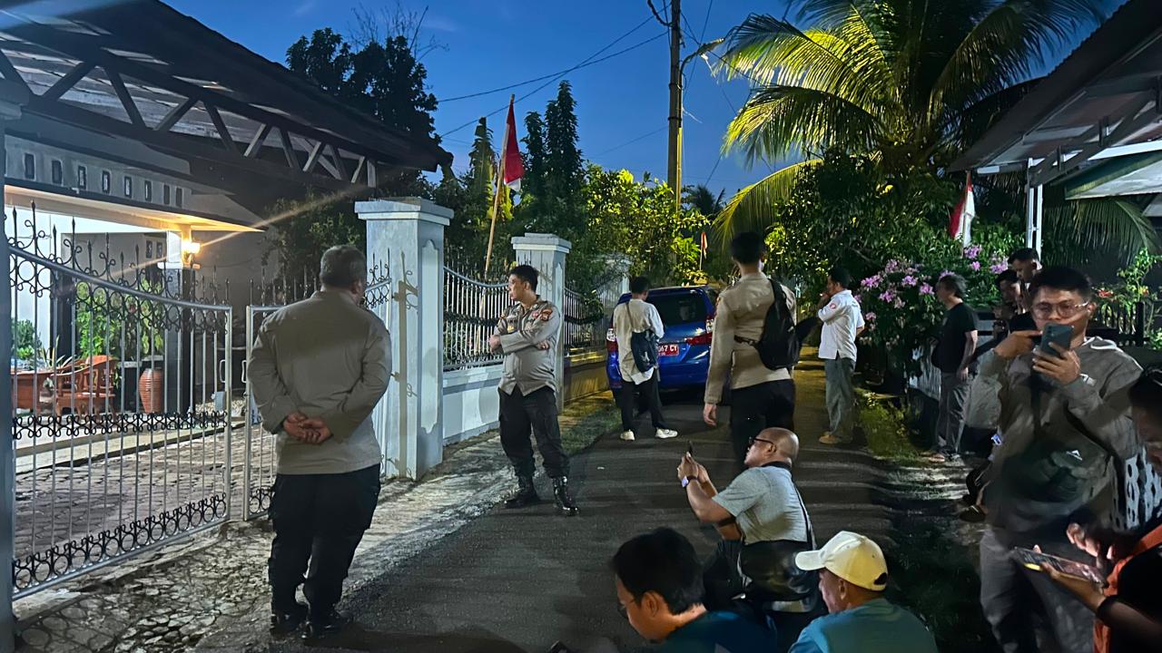 3 Koper Diangkut Penyidik KPK dari Rumah Sekretaris DPRD Kota Bengkulu, Penggeledahan Berlangsung hingga Malam