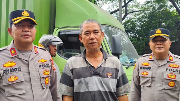 Patroli Cipkon di Tangerang, Polisi Temukan Truk Box Terbakar di Depan Pasar Tanah Tinggi, Sopir Luka Bakar