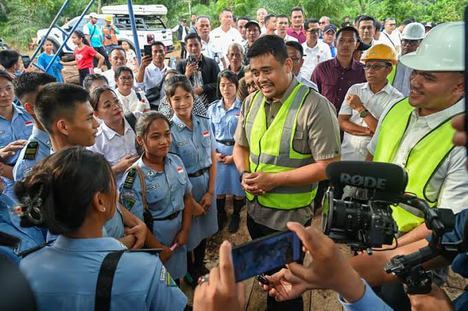 Gubernur Sumut Bobby Nasution Pantau Relokasi SMKN 1 Gido di Nias, Kondisi Sekolah Disebut Mirip Film Laskar Pelangi