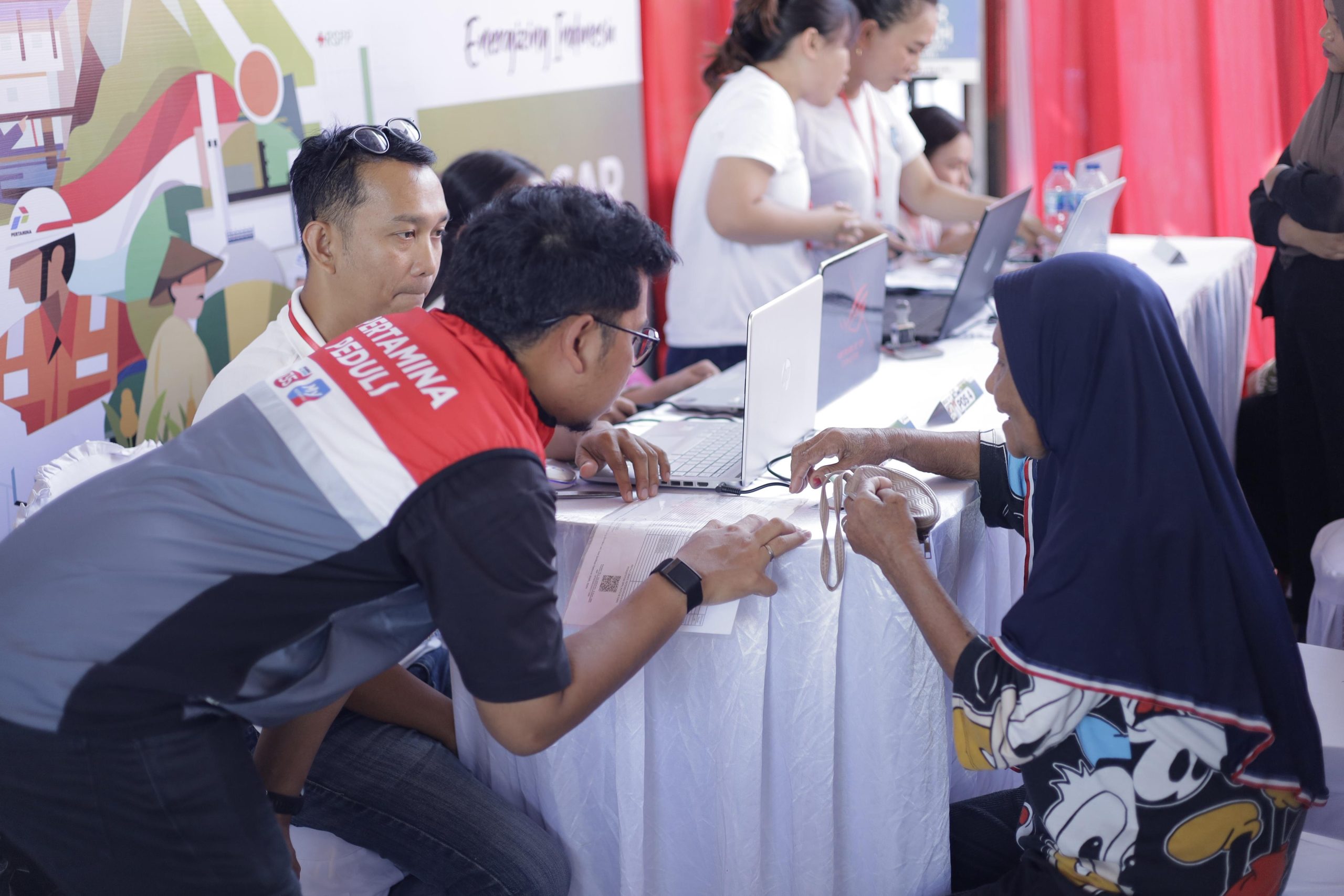 Pertamina Patra Niaga Salurkan 1.000 Paket Sembako Murah untuk Warga Pra Sejahtera di Bitung, Hasil Penjualan Disumbangkan