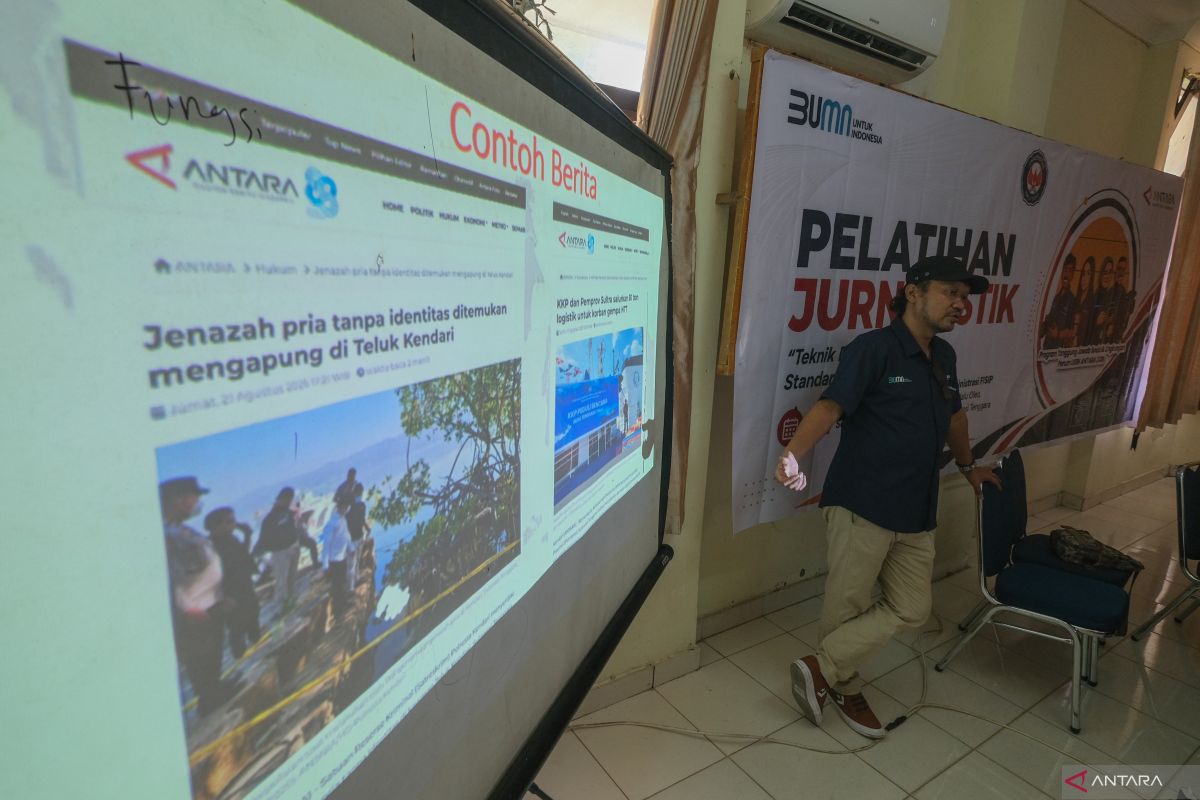 Mahasiswa dari Tiga Kampus di Kendari Ikuti Pelatihan Penulisan Berita Standar Kantor Berita ANTARA