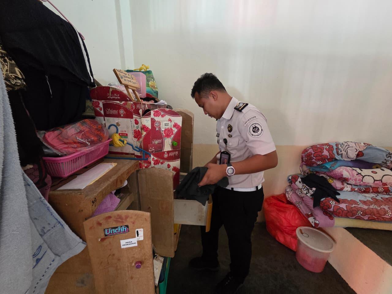 Rutan Kelas IIB Tanjung Balai Karimun Geledah Blok Wanita, Sita Sendok Besi hingga Pinset dalam Razia Rutin