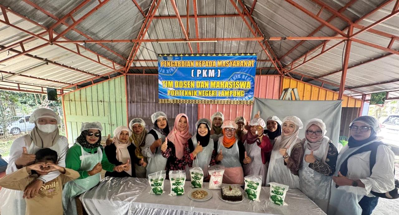 Tim Dosen Polinela Latih UMKM Lampung Timur Olah Singkong Jadi Brownies Fortifikasi Kopi, Targetkan Hilirisasi
