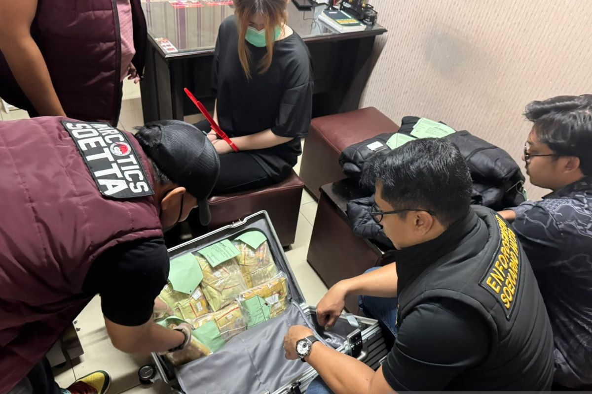 Bandara Soetta Gagalkan Penyelundupan 10,8 Kg Ketamin Senilai Rp10,9 Miliar, Kurir Wanita WN Hongkong Dibekuk