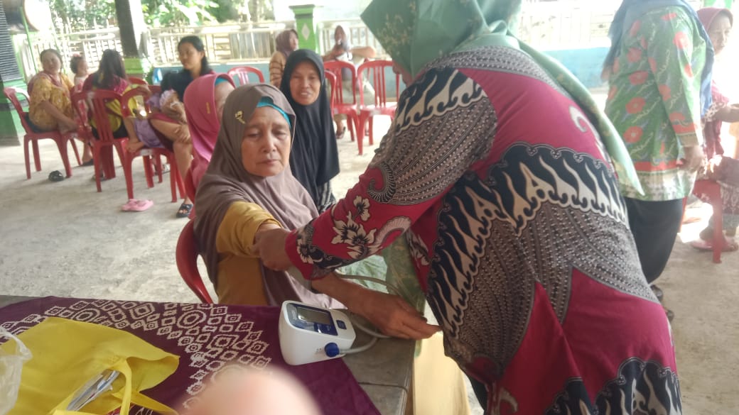 Pemerintah Desa Talang Tinggi Bengkulu Selatan Gelar Pemeriksaan Kesehatan Gratis, Ratusan Warga Antre Cek Gula Darah dan Kolesterol