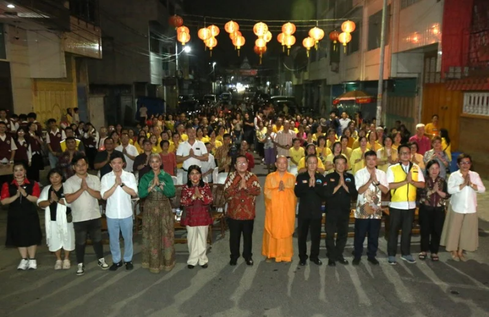 Wali Kota Pematangsiantar Wesly Silalahi dan Ketua TP PKK Terima Penghargaan Anumodana di Malam Waisak 2570 BE