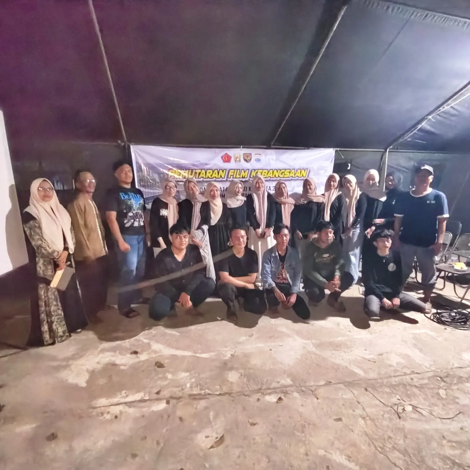40 Pemuda Karang Taruna Talang Jambe Nobar Bareng Satgas TMMD ke-129 Kodim 0418/Palembang