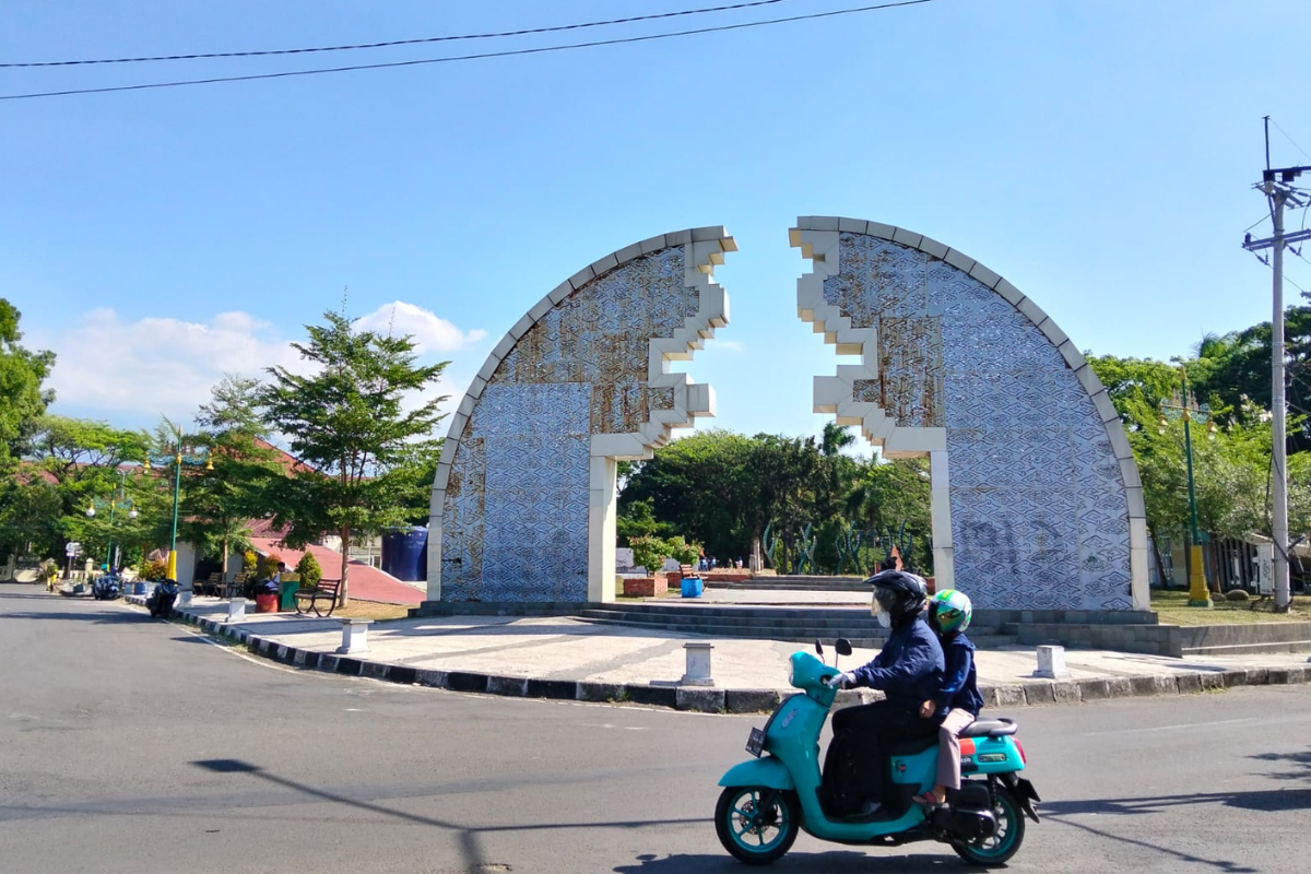 Pemkab Cirebon Siapkan Rp475 Juta Perbaiki Alun-alun Pataraksa, Fasad Galeri hingga Tangga Rusak Dibetulkan