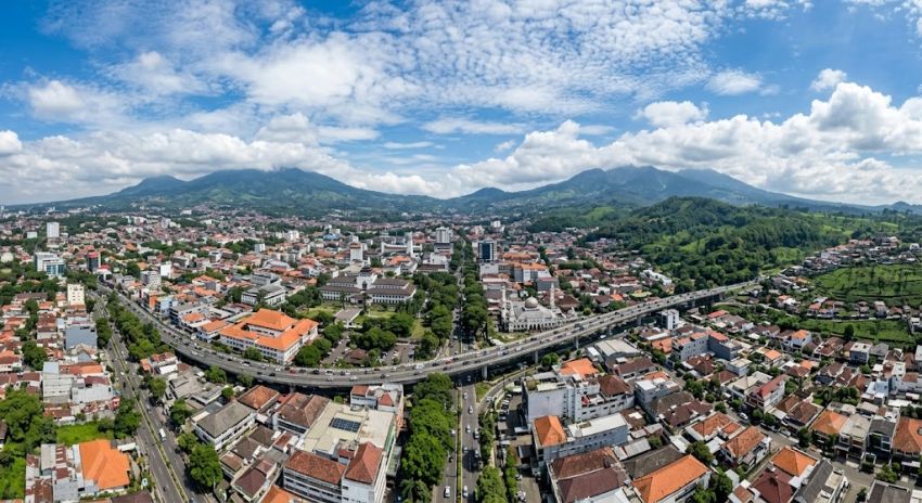 Cuaca Jawa Barat 8 Juli 2026: 22 Wilayah Cerah, 4 Daerah Berawan, Waspada Suhu Ekstrem di Bekasi