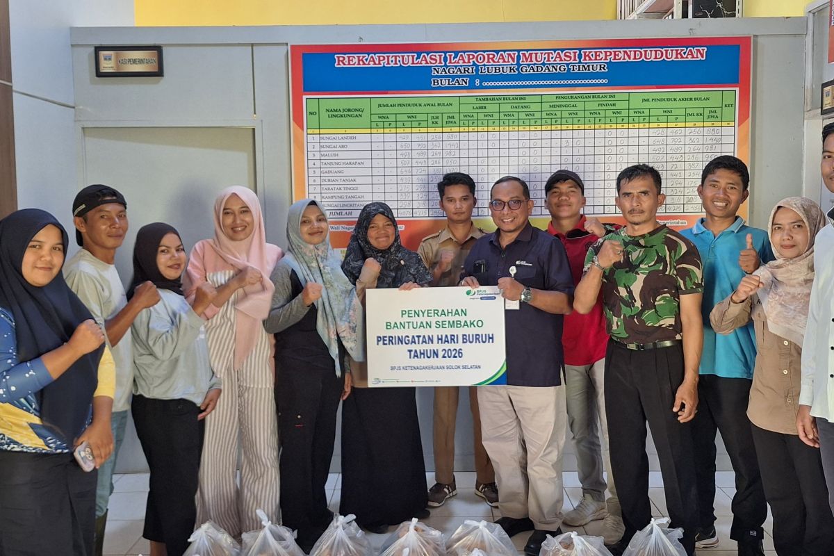 BPJS Ketenagakerjaan Solok Selatan Bagikan Paket Sembako untuk Pekerja di Dua Nagari Saat Peringatan May Day