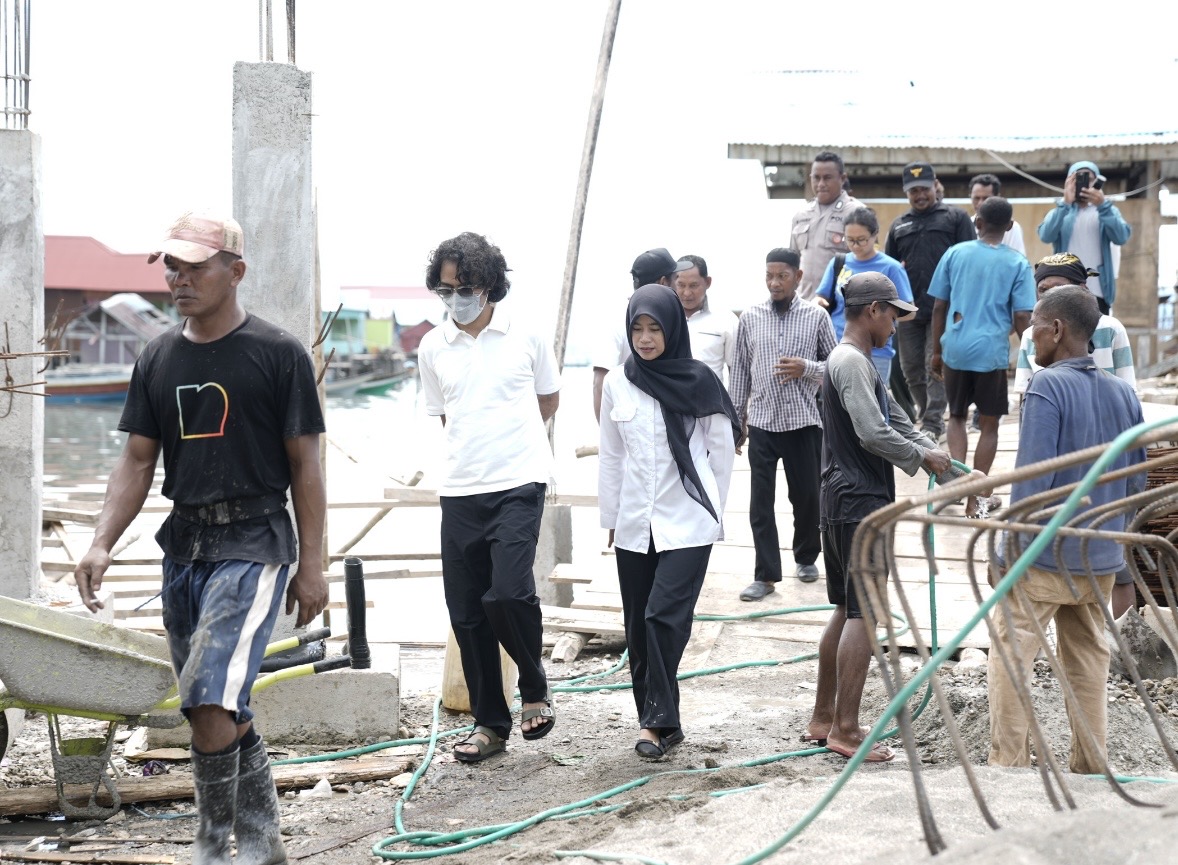 Senator Graal Taliawo Tinjau Kampung Nelayan Merah Putih di Sula, Warga Bajo Akui Baru Pertama Kali Dapat Bantuan Pusat