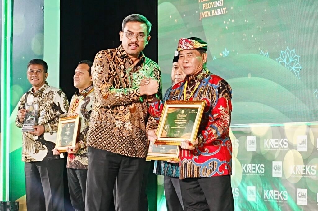 Gubernur Zainal Paliwang Bawa Kalimantan Utara Raih Dua Penghargaan Anugerah Adinata Syariah 2026 di Jakarta