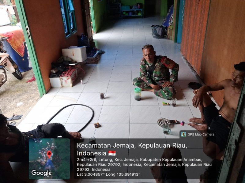 Babinsa Anambas Ngopi Bareng Nelayan Desa Landak, Dengar Keluhan Mahalnya Sparepart Boat yang Harus Dipesan dari Tanjungpinang