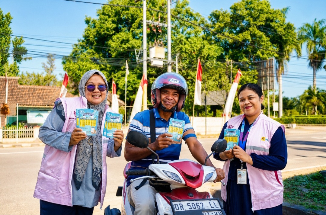 Srikandi PLN UP3 Selaparang Turun ke Lombok Timur, Ajari Warga Pakai Aplikasi Listrik dari HP