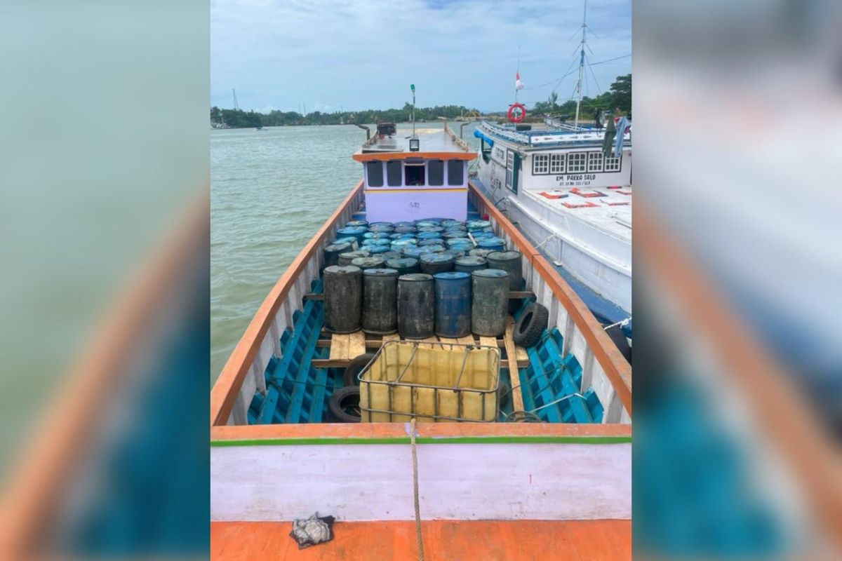Polda Sultra Amankan 8.000 Liter BBM Subsidi Ilegal di Muna Barat, Tiga Tersangka Ditahan
