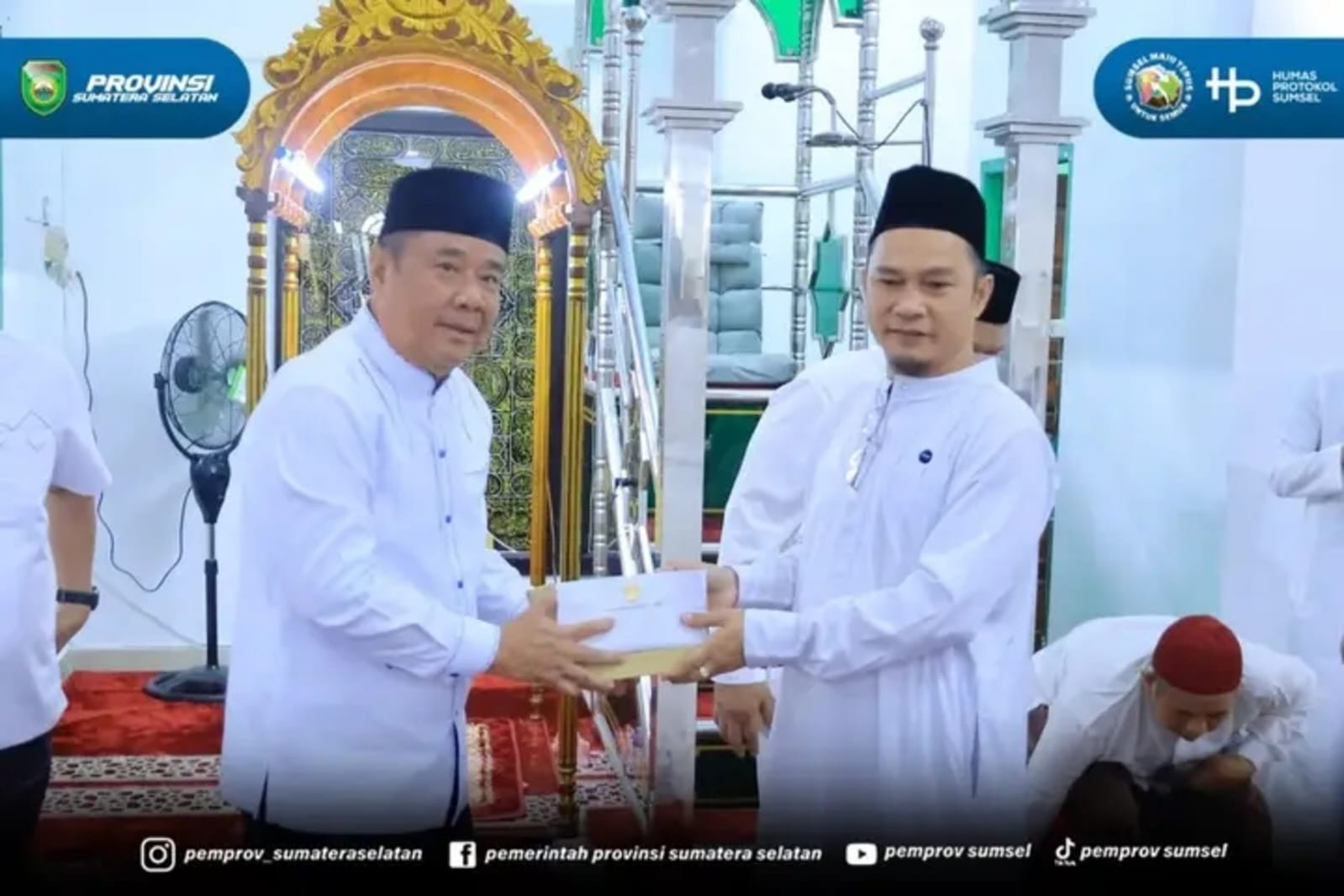 Wagub Sumsel Cik Ujang Safari Jumat di Masjid Al-Ikhlas Palembang, Berbaur dan Berdialog Langsung dengan Jamaah