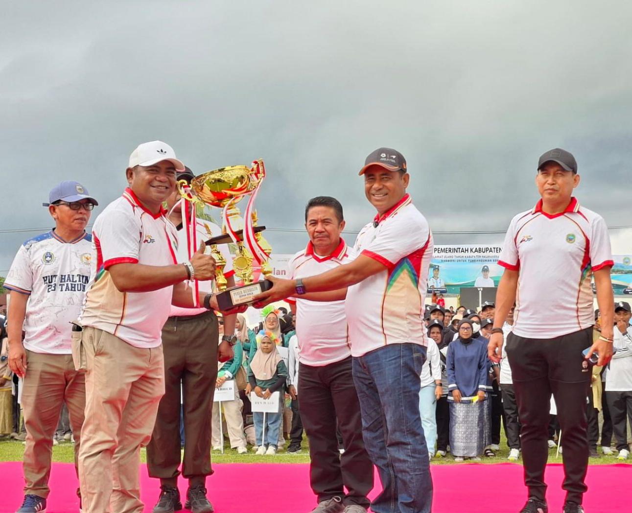 Bupati Halmahera Timur Ubaid Yakub Resmi Buka HUT ke-23, Ajak Warga Jaga Keamanan dan Kebersamaan