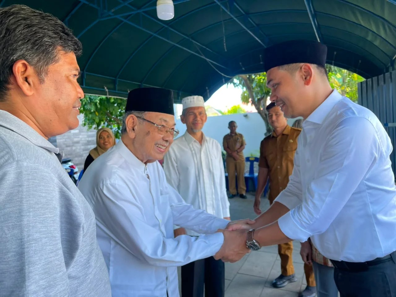 Sekda Aceh M Nasir dan Jajaran Pemerintah Aceh Takziah ke Rumah Duka Mantan Gubernur Zaini Abdullah