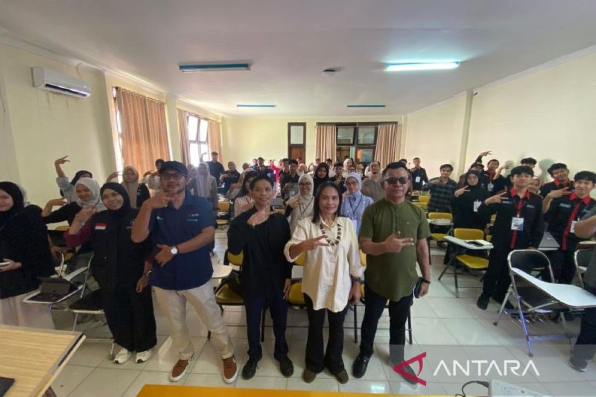 ANTARA Bekali Mahasiswa UKM Pers di Kendari Teknik Menulis Standar Kantor Berita Internasional