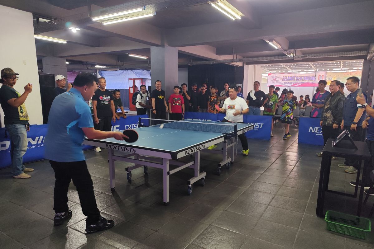 185 Atlet Ramaikan Turnamen Tenis Meja DPRD Kalsel 2026, Adu Taktik di Halaman Gedung Rumah Banjar