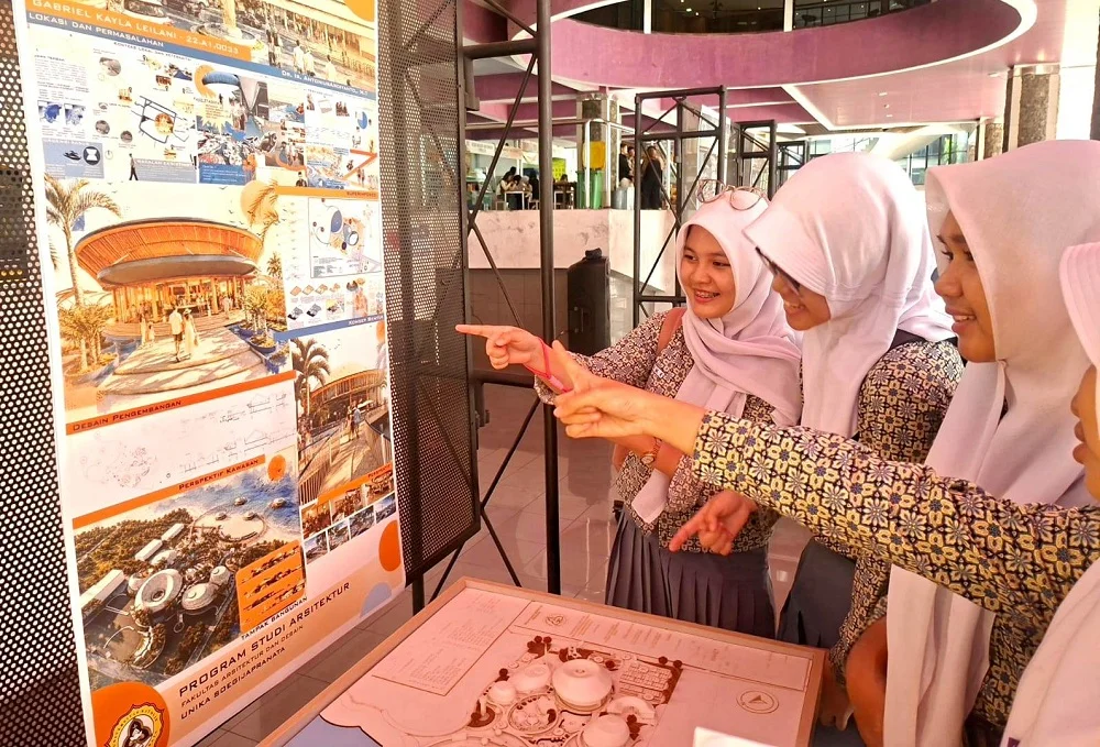 38 Karya Mahasiswa Arsitektur SCU Dipamerkan di Semarang, Usung Solusi Kesehatan Mental hingga Green Building