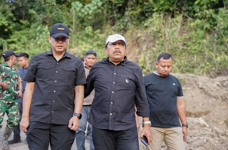 Wagub Bengkulu Mian Tinjau Jalan Rusak di Talang Ratu Lebong, Pastikan Pembukaan Badan Jalan Baru 10 Meter Segera Dimulai