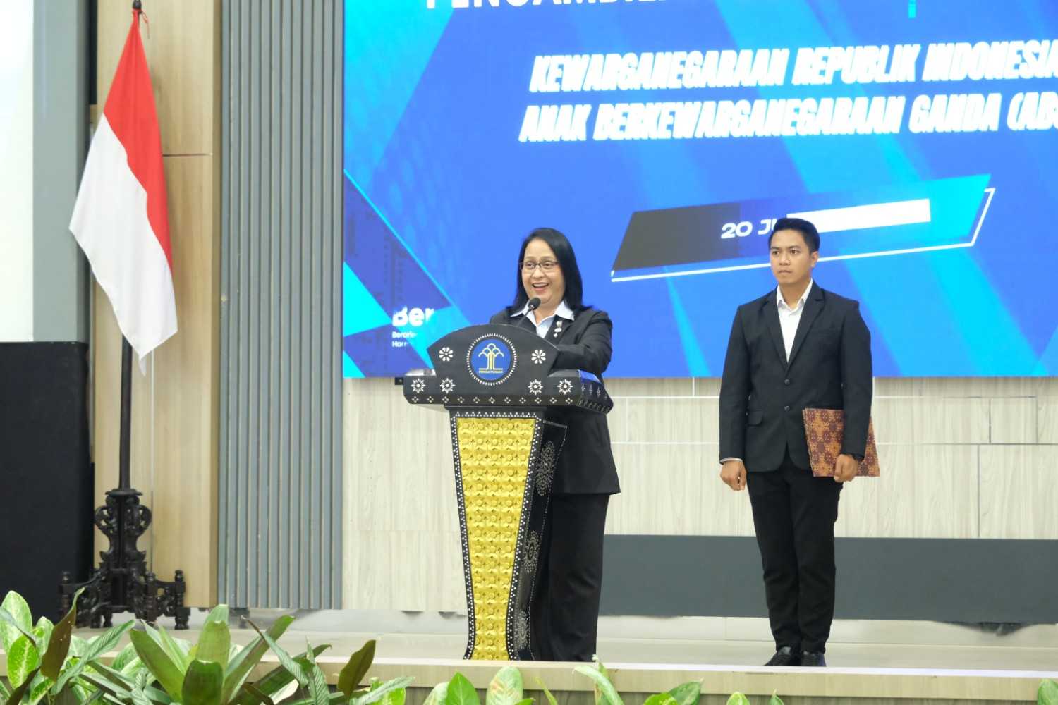 Kanwil Kemenkum NTB Sahkan Status WNI Raesha Ishino Prayatno Lewat Sumpah Janji Setia NKRI
