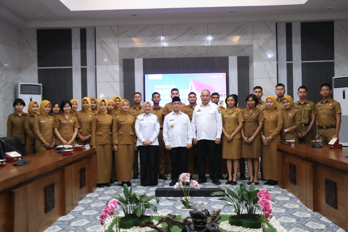 Gubernur Kalbar Ria Norsan Bekali 27 CPNS Lulusan IPDN Angkatan XXXIII Sebelum Bertugas di 14 Kabupaten Kota