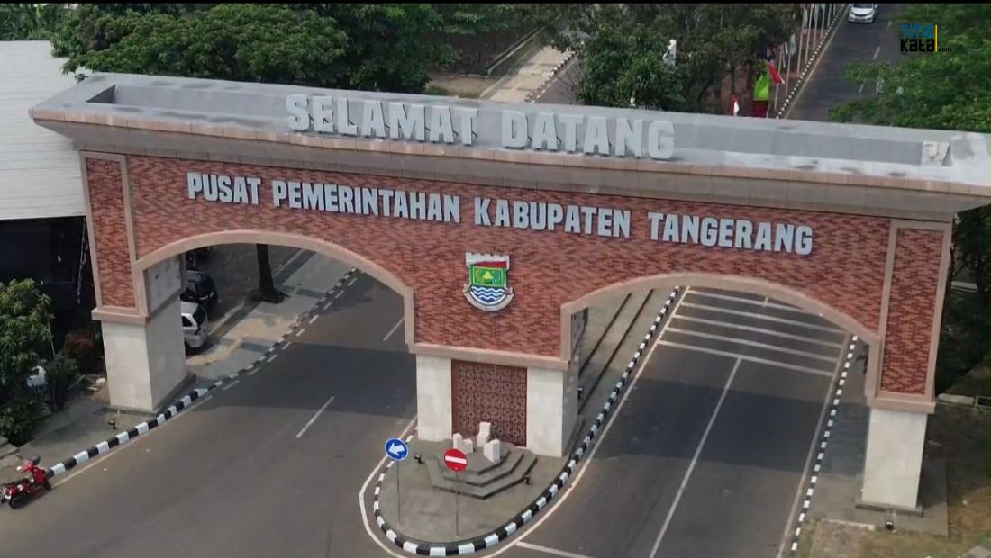 Proyek Gerbang Puspemkab Tangerang Rp2,5 Miliar Disorot BPK: Bata Palsu Mulai Copot, Logo Stiker Mengelupas