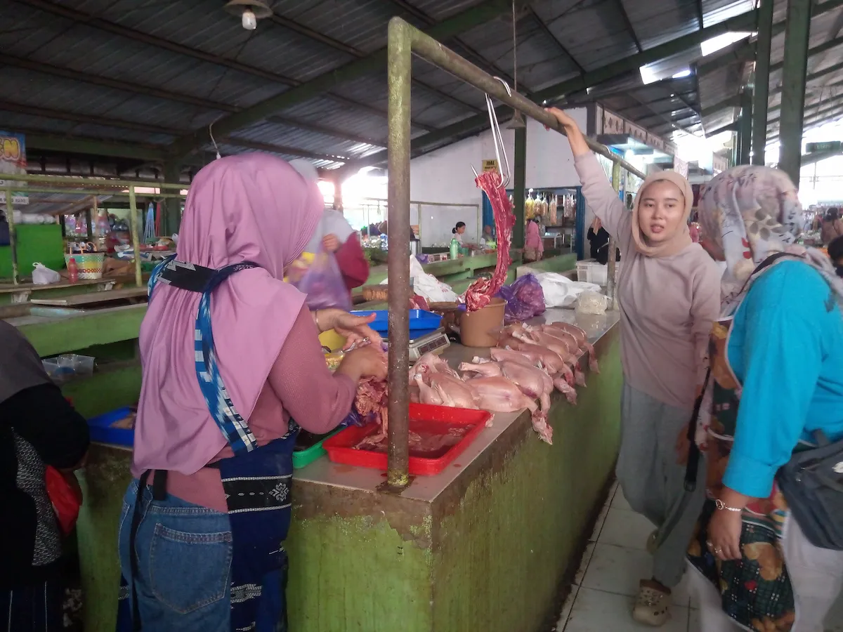 Program MBG Kembali Beroperasi, Pedagang Pasar Bantarbolang Pemalang Keluhkan Omzet Justru Anjlok