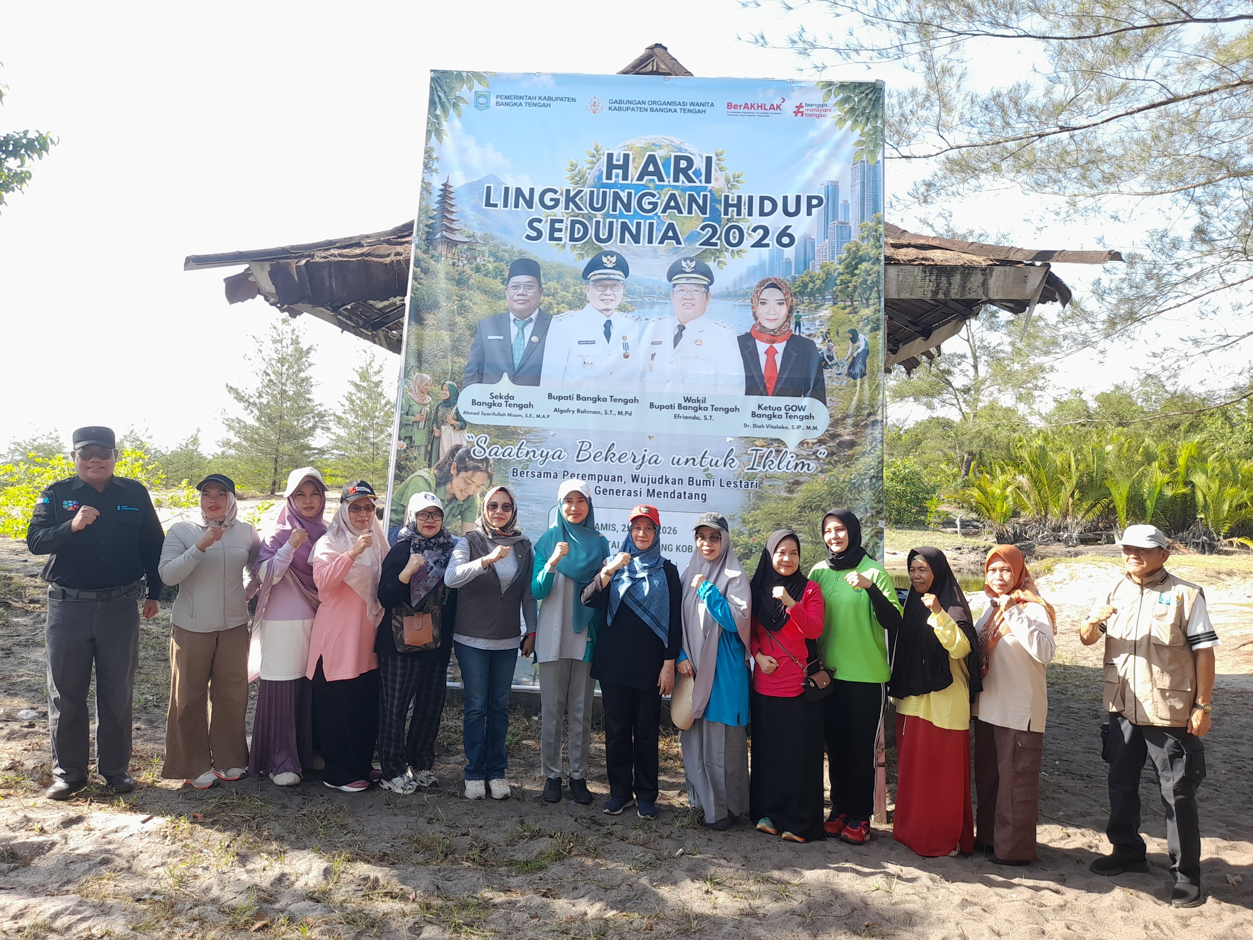 Peringati Hari Lingkungan Hidup 2026, GOW dan Pemkab Bangka Tengah Tanam Mangrove di Pantai Terentang