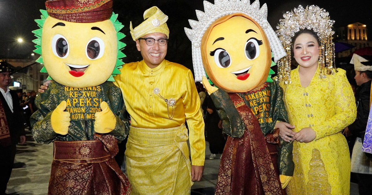 Ribuan Warga Bertahan di Tengah Hujan Saat Karnaval Budaya APEKSI di Medan, Wamendagri dan Wali Kota Ikut Berjalan