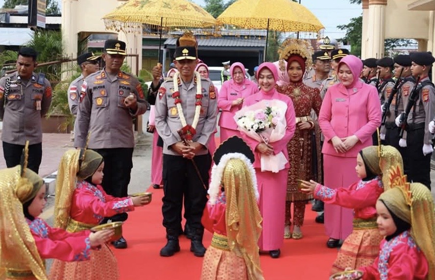 Kapolda Aceh Kunjungi Polres Langsa Usai Bencana, Satu Unit Rumah Diserahkan ke Korban Kebakaran
